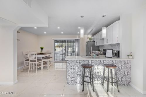 6501 20th Ave, Phoenix AZ  85015-1504 exterior