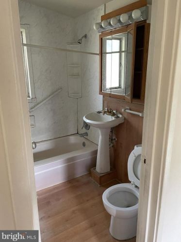 4000 Javins Dr, Alexandria VA  22310-2037 exterior