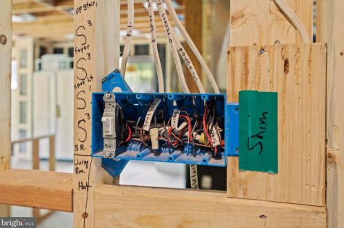 5121 Klingle St, Washington DC  20016-2654 exterior