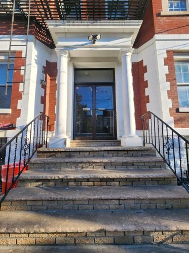 320 49th St, Union City, NJ 07087-5128