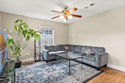 6609 Cruz St, Austin TX 78741-3519 exterior