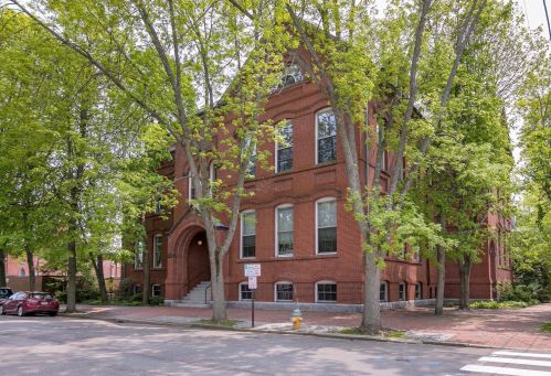 22 Carroll St, Portland, ME 04102-3548