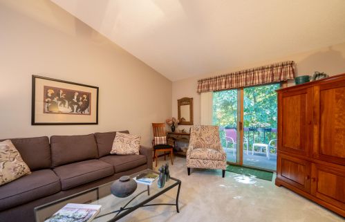 1204 Creekview Dr, Meskegon MI 49441-3259 exterior