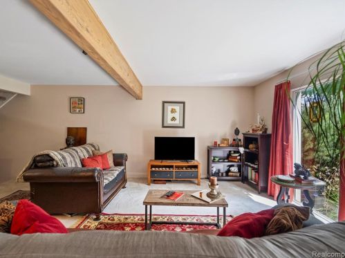 759 Kirts Blvd, Troy MI 48084-4844 exterior