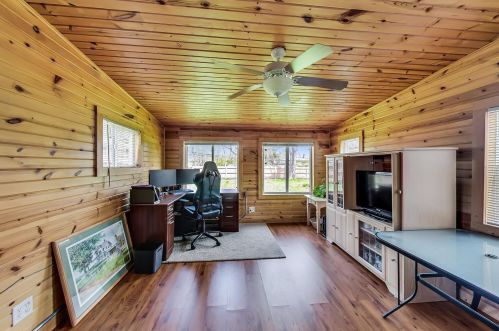 8236 Berwyn Ave, Chicago IL 60656-1455 exterior