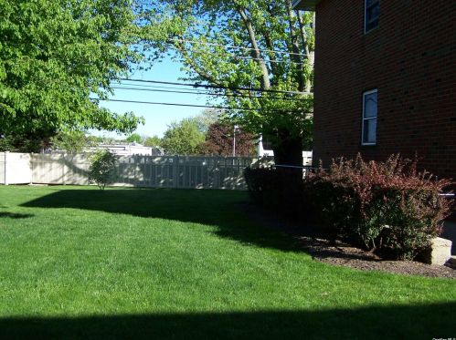 98 Farber Dr, Babylon NY  11704-5159 exterior