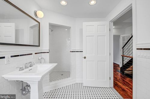 2447 Grays Ferry Ave, Philadelphia PA 19146-2450 exterior