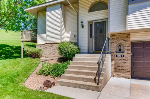 4313 Clemson Cir, Saint Paul MN  55122-4818 exterior