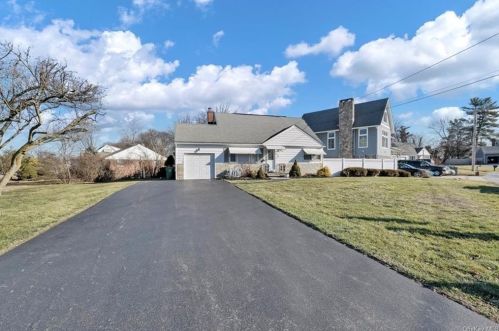 27 Marwood Dr, Poughkeepsie, NY 12601-5520