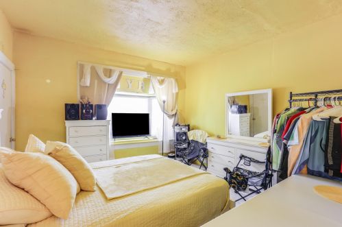 3746 2nd Ln, Milwaukee WI 53212-1516 exterior