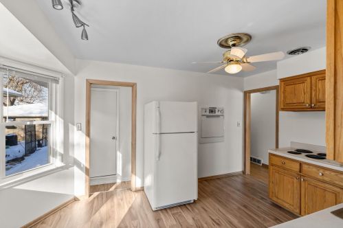 5569 Navajo Ave, Milwaukee, WI 53217-5040