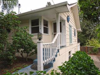 2018 Todd St, Eugene, OR 97405-1336