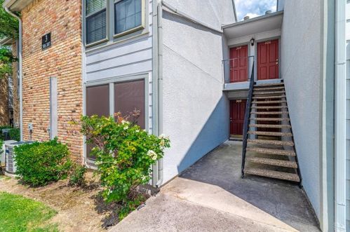 15151 Berry Trail Ct, Dallas TX  75248-4905 exterior