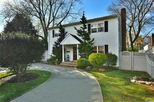 62 Little East Neck Rd, Babylon, NY 11702-3210