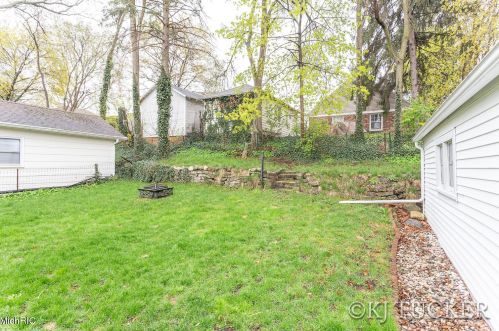 854 Hollywood St, Grand Rapids MI 49505-3880 exterior