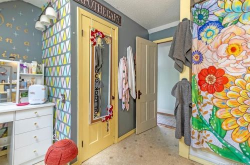 211 Woodbridge St, Manchester CT 06042-2346 exterior