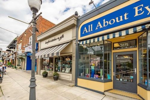 182 Jamestown Dr, Pittsburgh PA  15216-1021 exterior