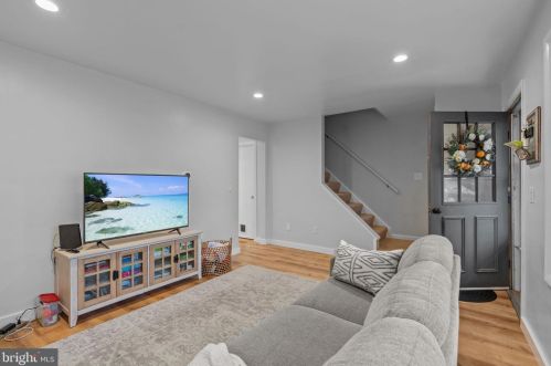 1232 Peggy Dr, Hummelstown PA  17036-9014 exterior