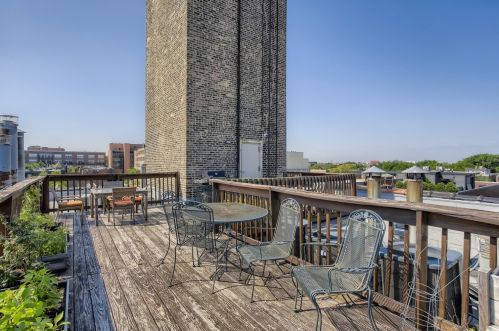 2510 Wayne Ave, Chicago IL  60614-2127 exterior