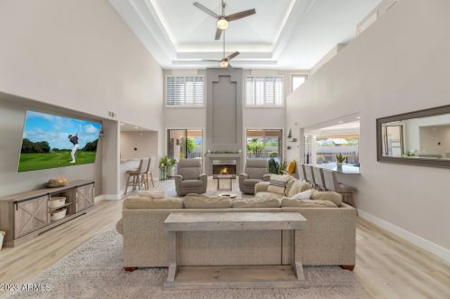 2347 Cinnabar Ave, Phoenix AZ  85028-3633 exterior