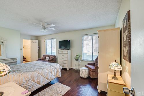 22 Carriage Pl, Edison NJ 08820-4020 exterior