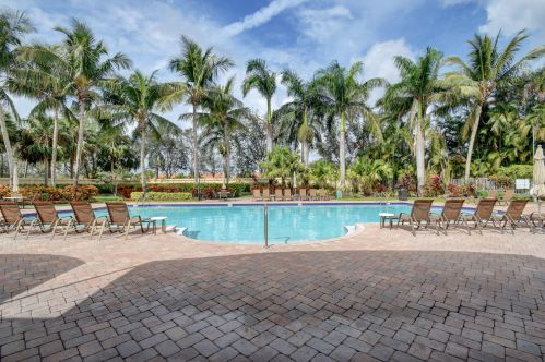 10054 Armani Dr, Boynton Beach FL 33437-3743 exterior