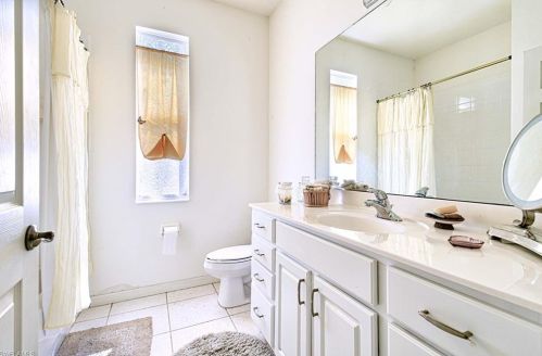 3927 Aurora Ct, Naples FL 34116-7322 exterior