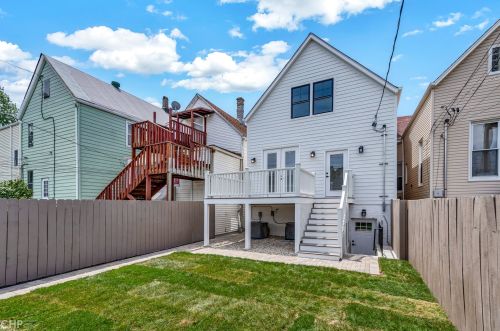 3025 Spaulding Ave, Chicago IL 60618-6808 exterior