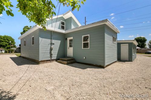 423 Superior St, Wayland MI  49348-1145 exterior