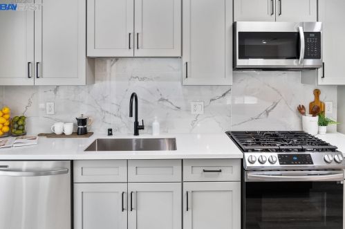 1143 Carey Dr, Concord CA 94520-4337 exterior