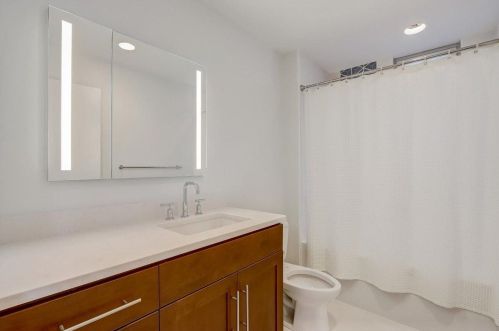 833 Reservoir Ave, Milwaukee WI 53212-3722 exterior