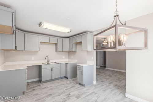 5817 Beverly St, Tucson AZ 85711-5141 exterior