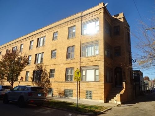 1648 Waveland Ave, Chicago IL  60613-3631 exterior