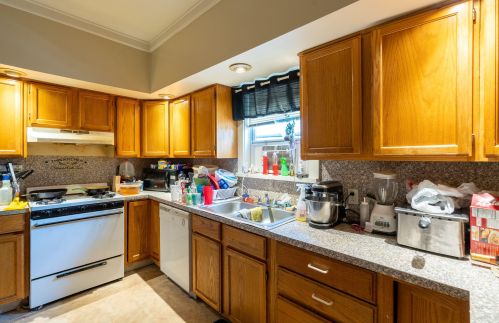 324 Hollister Ave, Grand Rapids MI 49506-1533 exterior