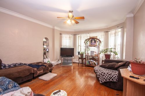 5330 Drummond Pl, Chicago, IL 60639-1515