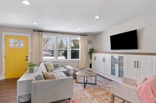 5383 13th St, Milwaukee, WI 53221-3607