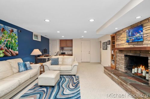 1742 Derbyshire St, Grand Rapids MI 49508-2522 exterior