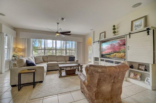 1453 Foxtail Ct, Lake Mary FL 32746-4467 exterior