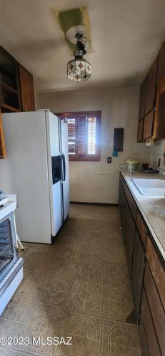 215 Lee St, Tucson AZ 85719-4338 exterior