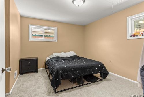 4964 Monroe St, Dearborn Heights MI  48125-2525 exterior