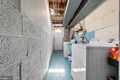 1024 Knorr St, Philadelphia PA 19111-4932 exterior