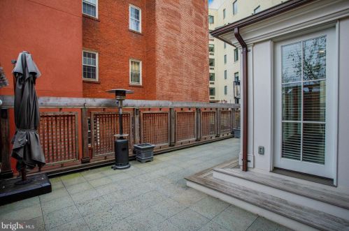 420 3rd St, Washington DC  20003-1930 exterior