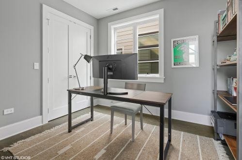 3621 Hermitage Ave, Chicago IL 60613-3507 exterior