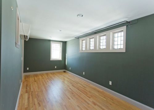 111 Laurel Rd, West Springfield MA 01089-3004 exterior