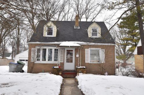 5245 61st St, Milwaukee, WI 53218-3102