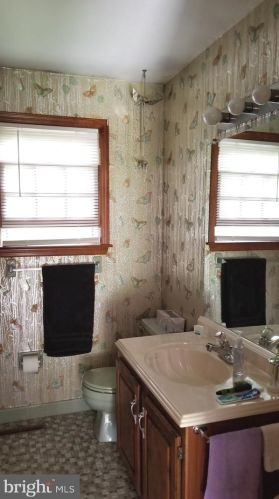 26 Acres Dr, Trenton NJ 08690-3915 exterior