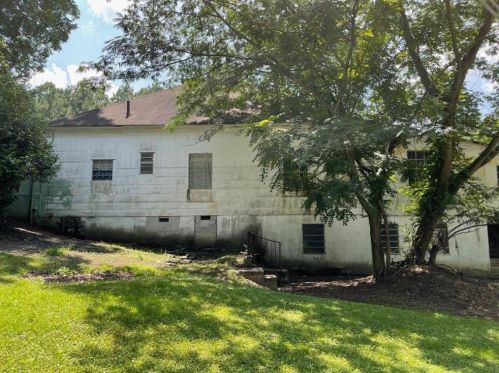 2266 Collins Dr, Atlanta GA 30344-1007 exterior