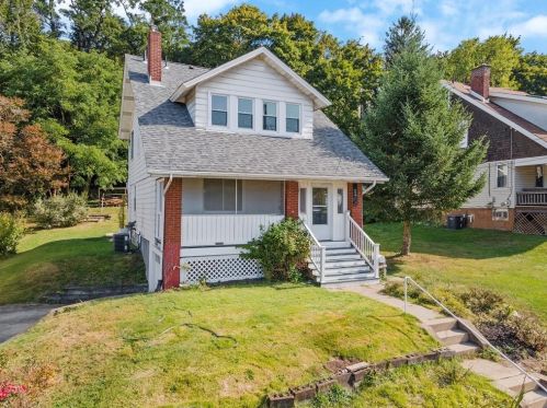 23 Chartiers Pl, Pittsburgh, PA 15205-2321