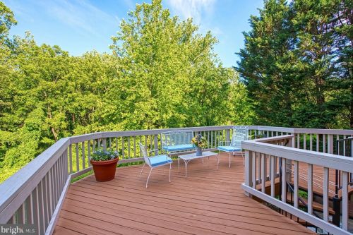 1613 Maddux Ln, Mc Lean VA 22101-3200 exterior