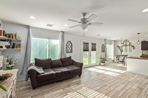 5650 10th Dr, Phoenix, AZ 85041-3982